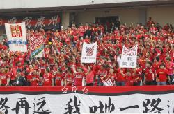 lol官网-国内足球联赛强敌对决,谁将占据上风?