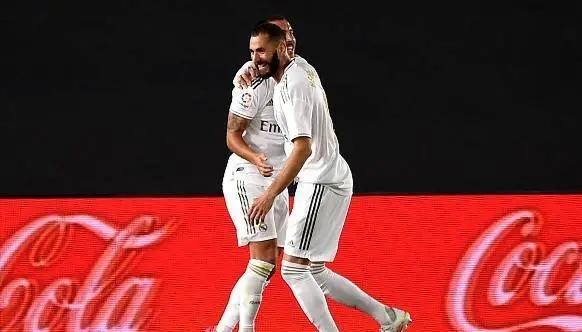 瓦伦西亚外疆快攻发威，客场大胜的简单介绍