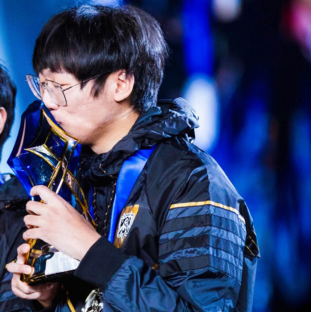 IG碾压HLE,ShowMaker单局斩获MVP2025世界赛3:1(深圳) IG碾压HLE,ShowMaker单局斩获MVP2025世界赛3:1(深圳)