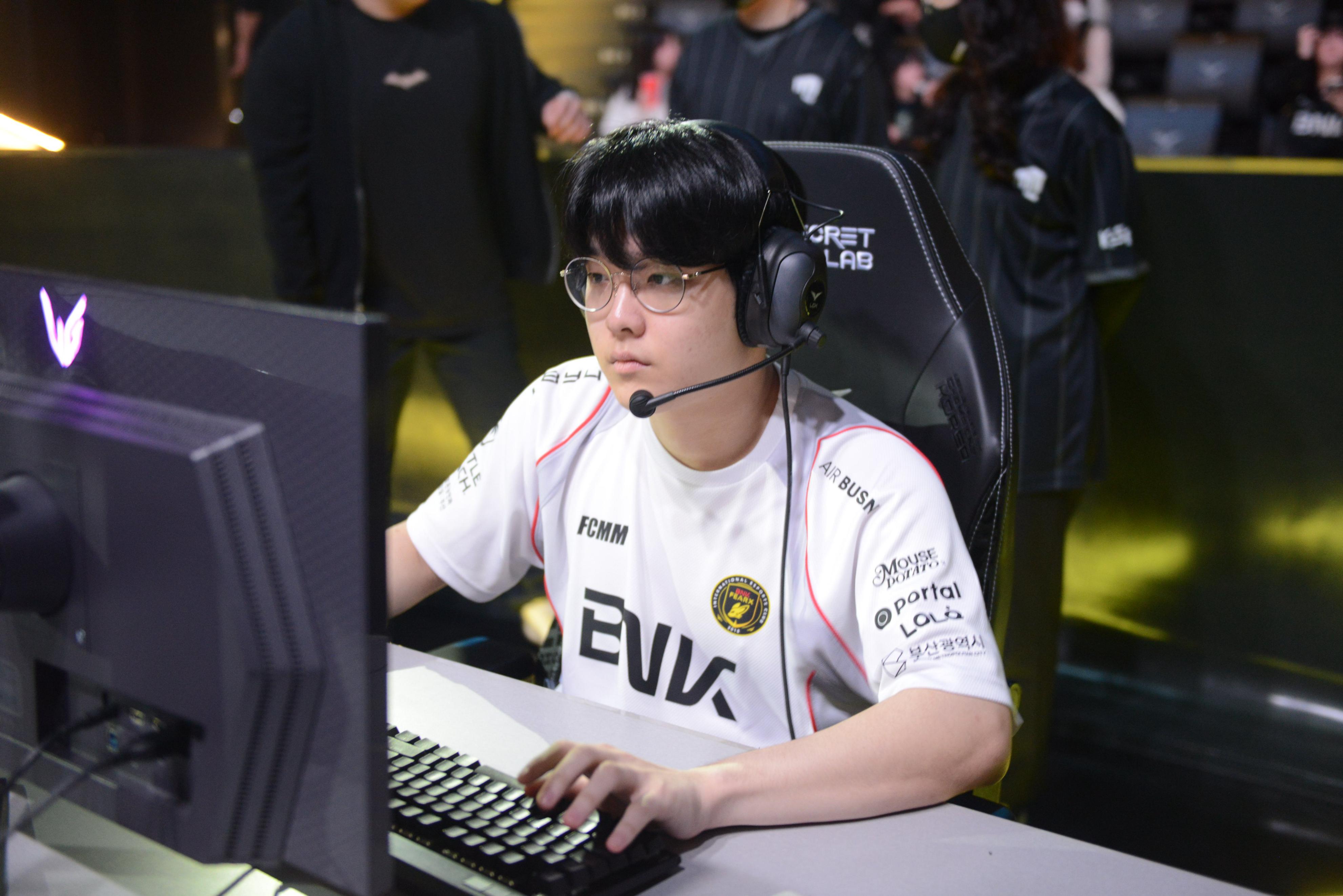 DK碾压T1,ShowMaker单局斩获MVP宿敌对决2025世界赛,留下经典瞬间的简单介绍 DK碾压T1,ShowMaker单局斩获MVP宿敌对决2025世界赛,留下经典瞬间的简单介绍